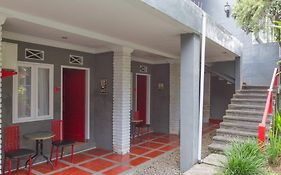 Reddoorz Plus @ Otista Garut